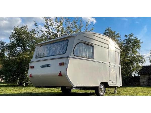 Gedoneerde caravan uit 1967