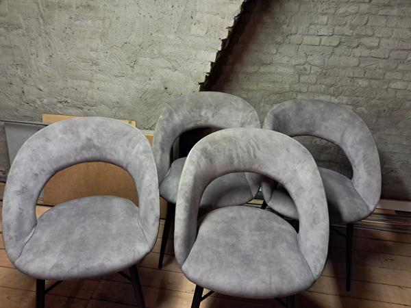 eettafel+vier stoelen