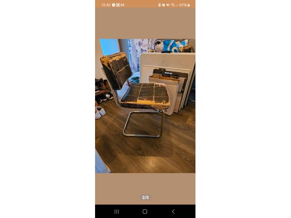 Vier eetkamerstoelen met leer