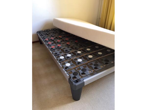 1-persoons Tempur bed en matras in goede staat