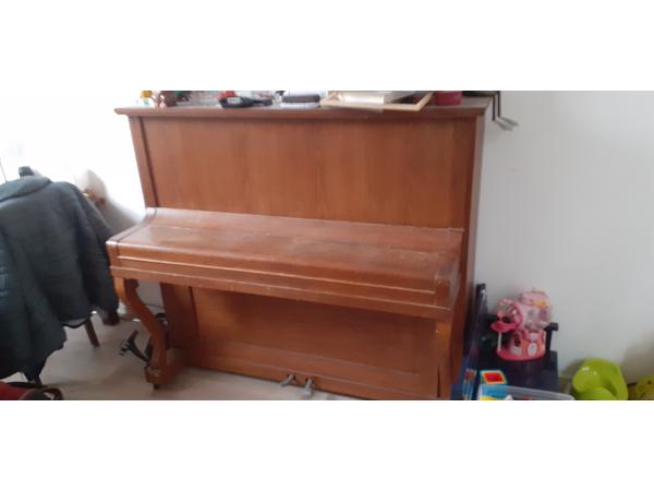 Steinbach piano
