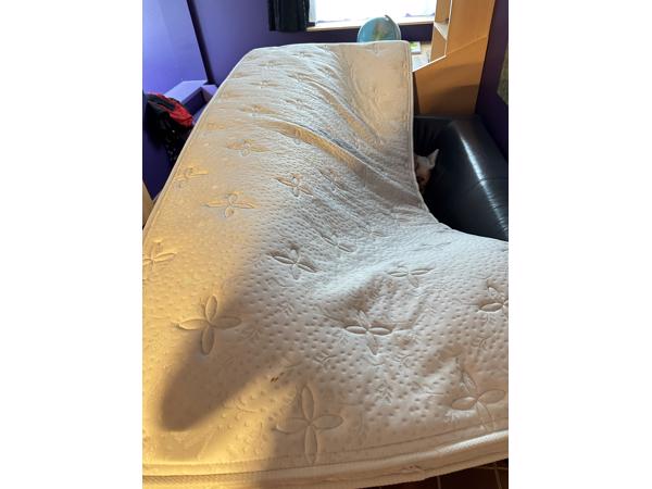 Matras 2 x 90*210 inclusief toppers