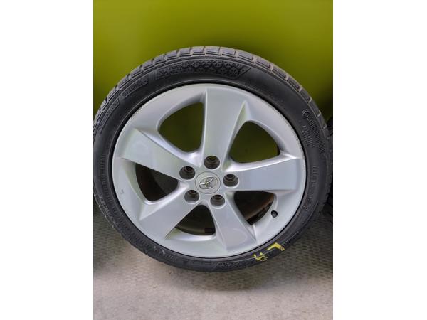 17 inch originele velgen & winterbanden Toyota Auris E15