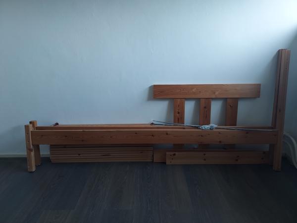 Bed, eenpersoonsbed 200x90, ikea, hout