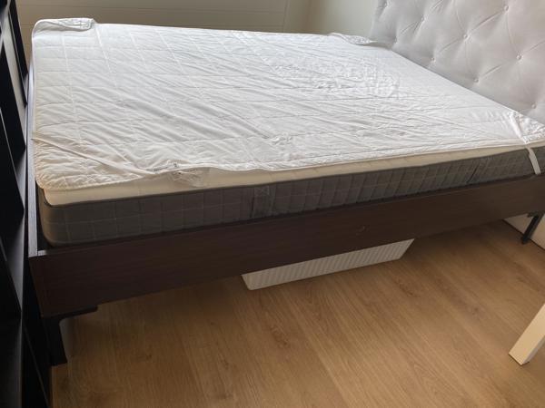 GRATIS 2-persoons Ikea bed (160x200 cm)