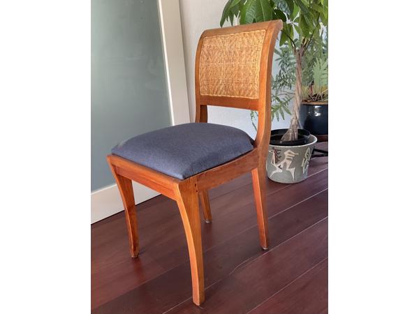 Zes eetkamerstoelen
