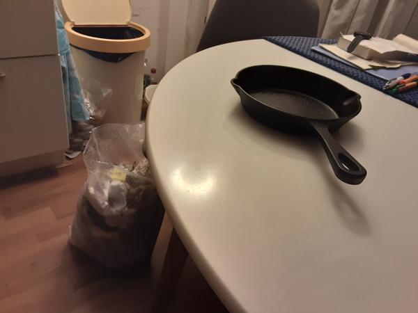 Splinternieuwe gietijzeren koekenpannen/skillets.