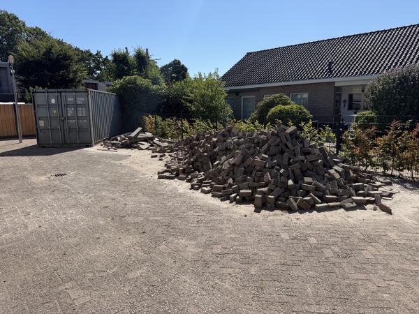 1 tot 60 m2 gebruikte betonklinkers gratis op te halen
