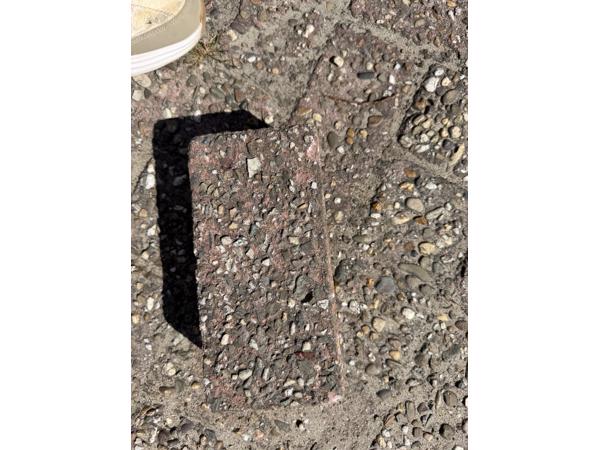 1 tot 60 m2 gebruikte betonklinkers gratis op te halen