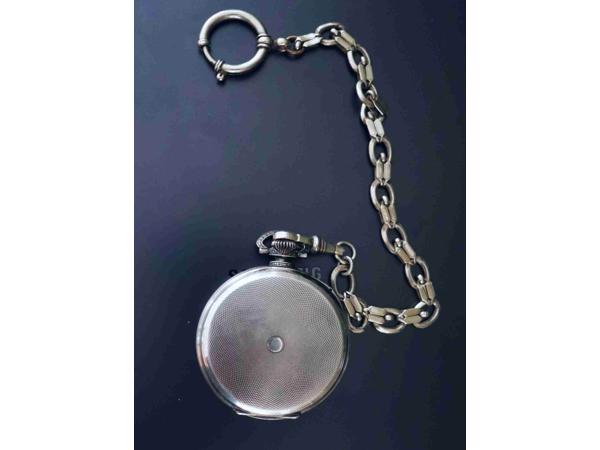 Zilveren ZentRa zakhorloge, met ketting niet werkend