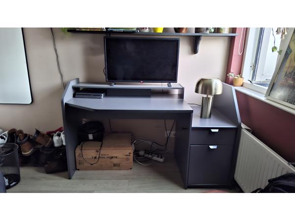 Mat zwart stoer game bureau