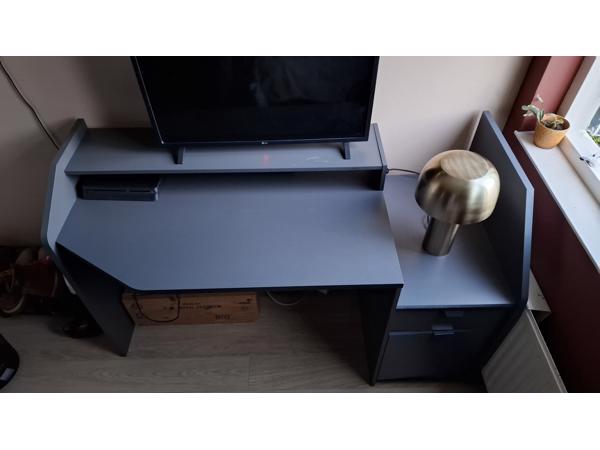 Mat zwart stoer game bureau