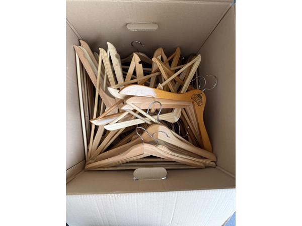 Houten kledinghangers