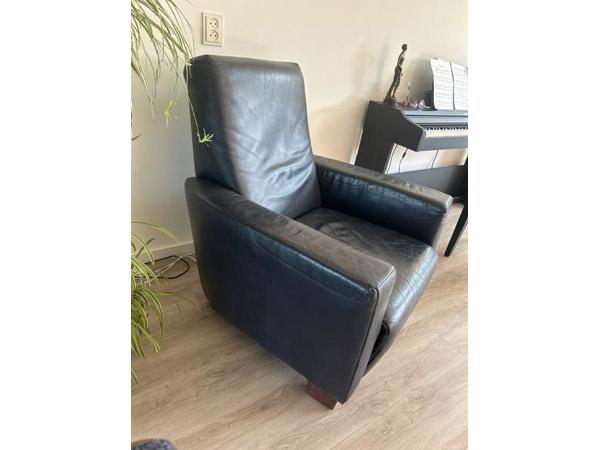 Donkerblauwe leren fauteuil