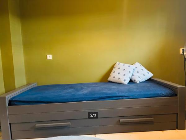 Kinderbed grijs met lade voor extra bed