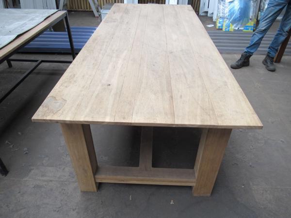 Goedkope mooie eiken tafels in de aanbieding