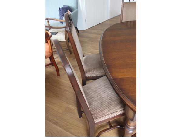 Eetkamertafel + zes stoelen (massief eiken)