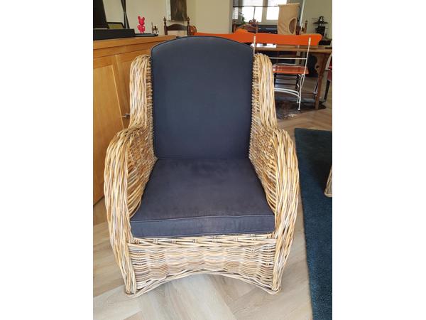 2 Rotan fauteuils en footstool