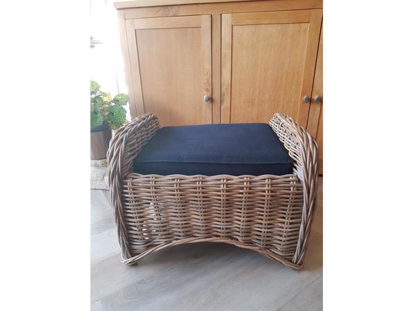 2 Rotan fauteuils en footstool