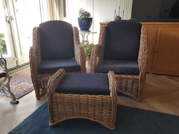 2 Rotan fauteuils en footstool