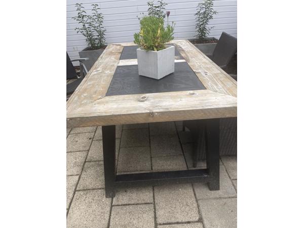 Tuintafel en stoelen