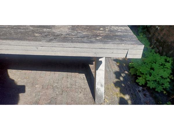 Oude houten tuintafel (voor onderdelen / hout / opknapper)