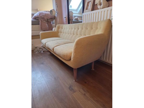 Gele stoffen bank deens design