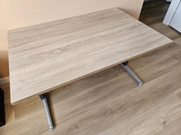 Bureau (in hoogte verstelbaar)