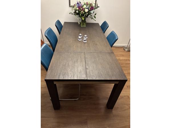 Donkerbruine eettafel – 6p - stevig en sfeervol