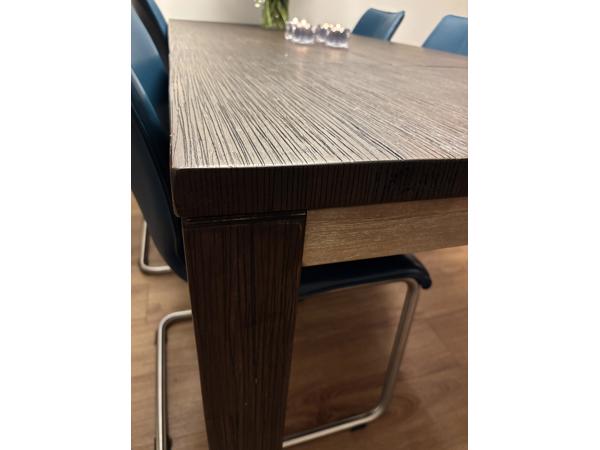 Donkerbruine eettafel – 6p - stevig en sfeervol