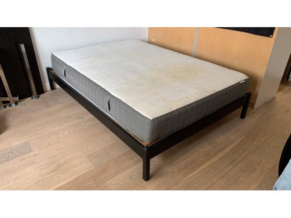 Bed voor 140 cm matras
