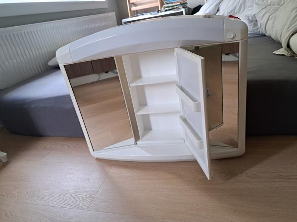 Badkamer spiegel kastje