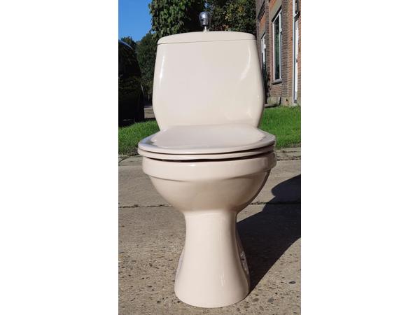 70's Camee kleurig SPHINX duoblok toilet, wastafel, planchet
