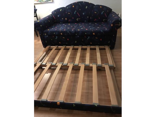 Leuk slaapbankje. Ideaal voor (klein)kinderen om te spelen en te slapen. In zeer goede staat.perfecte