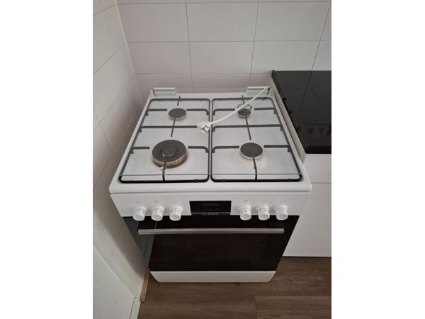 Gasfornuis met elektrische oven in goede staat