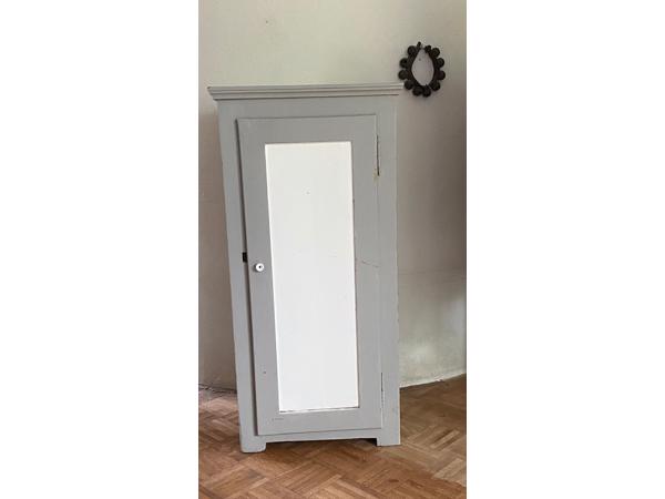 Kastje h 110 x b 55 x d 38