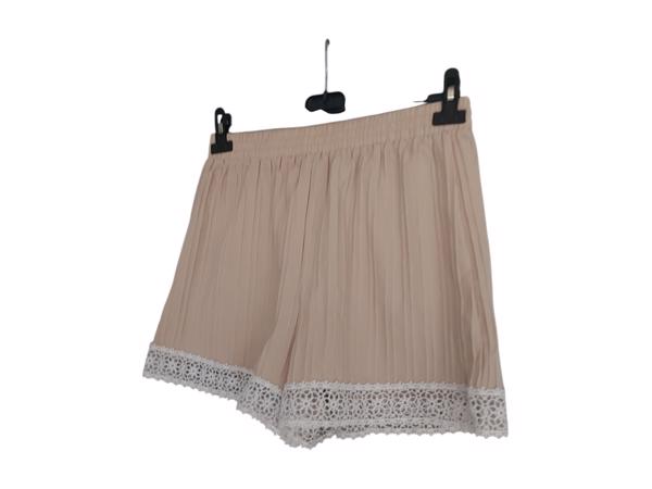 Korte broek beige met wit met kant L