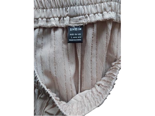 Korte broek beige met wit met kant L