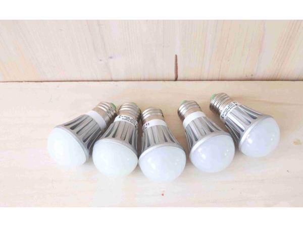 5 st. LED lamp 4W E27 (4W vergelijkbaar met 40 watt)