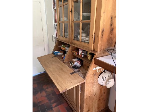 Antieke grenen kast