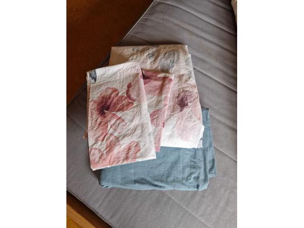 Bed 1,40 x 2,00 m met matras en beddengoed