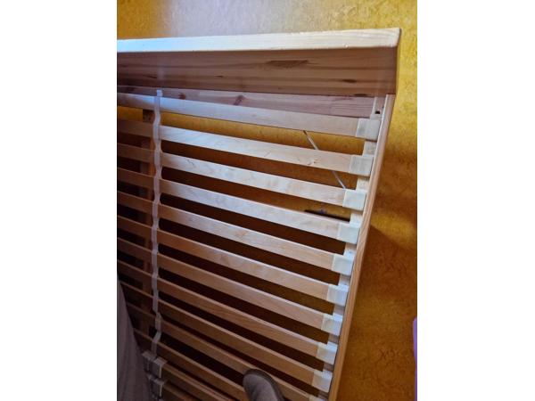 Bed 1,40 x 2,00 m met matras en beddengoed