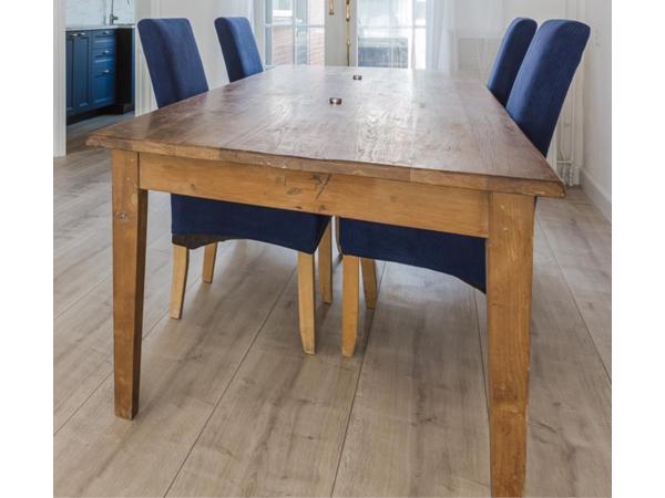 Lange houten eettafel + 4 stoelen