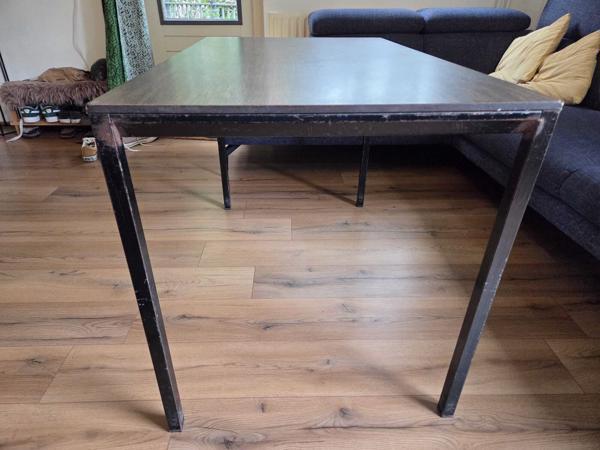 Stevige (werk/hobby/eet)tafel met oppervlakkige beschadigingen