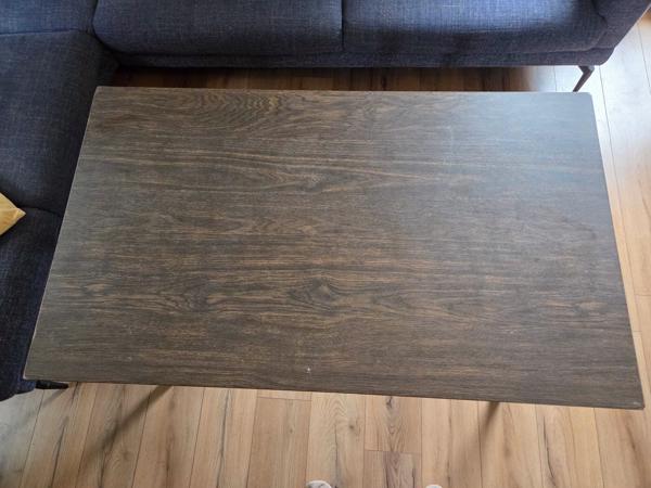 Stevige (werk/hobby/eet)tafel met oppervlakkige beschadigingen