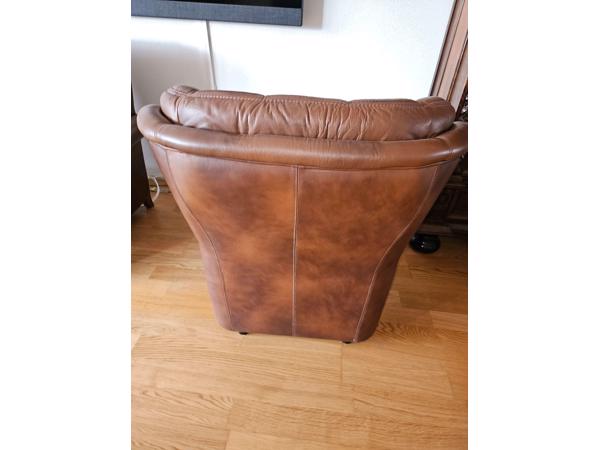 Warmbruin lederen fauteuil