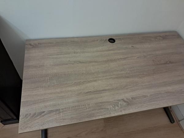 In hoogte verstelbaar bureau