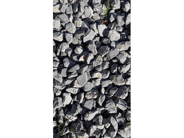 ~14m2 grijs grind / basalt