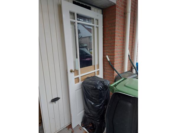 Zware houten kamerdeur, wit geverfd