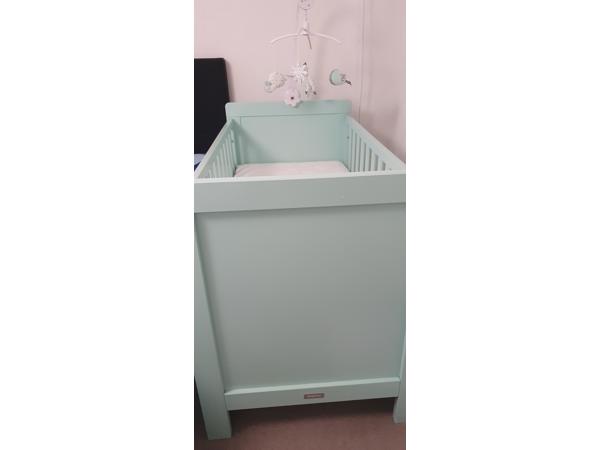 Bonita baby bed met klamboe en standaard